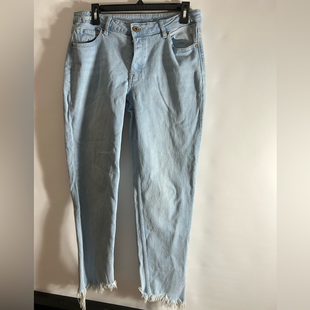 DIVIDED COTTON LIGHT WASH DISTRESSED HEM WOMEN’S BUTTONFLY JEANS SIZE US10